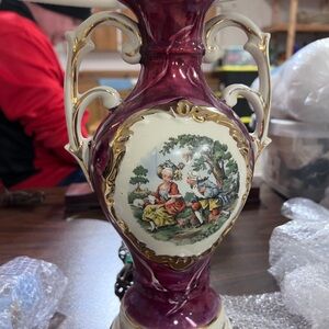 Vintage courting couple lamp